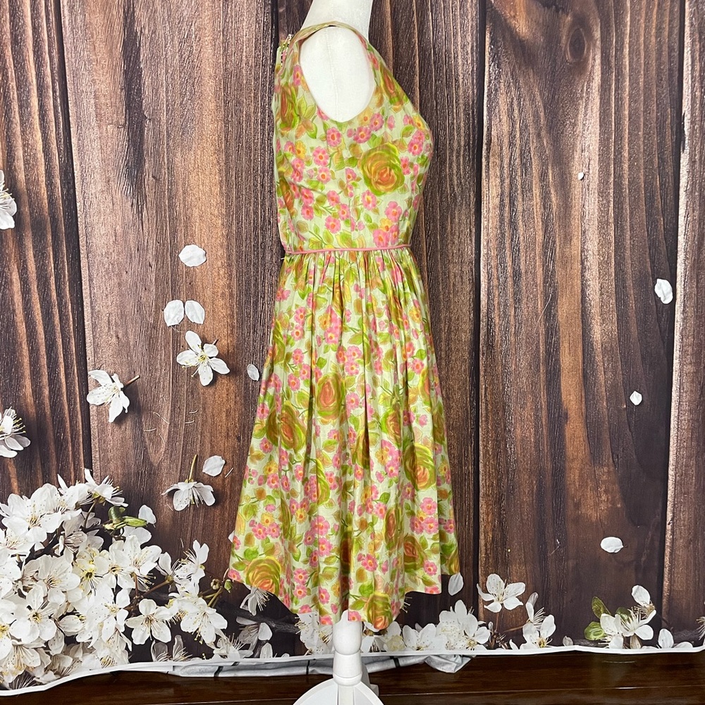 1950s Sleeveless Floral Dress - Picture 4 of 9